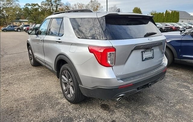 2023 Ford Explorer XLT photo 2