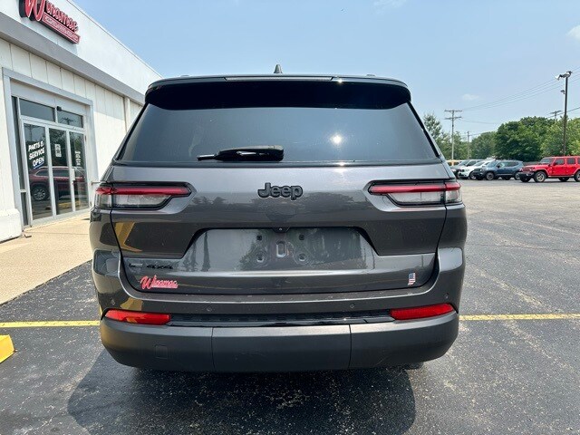 2022 Jeep Grand Cherokee Laredo photo 2