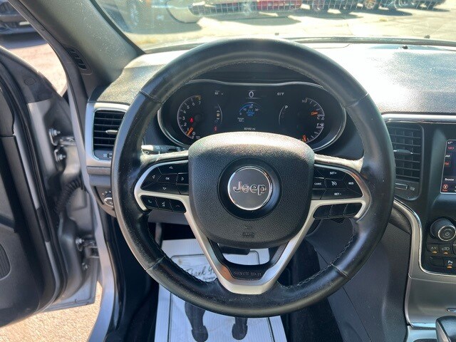 2018 Jeep Grand Cherokee Laredo photo 2