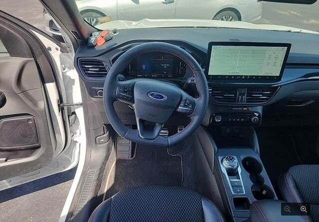 2023 Ford Escape ST-Line photo 2