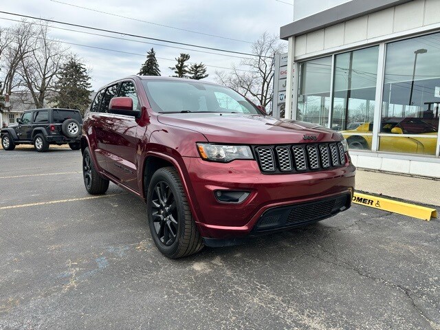 2017 Jeep Grand Cherokee Laredo photo 3