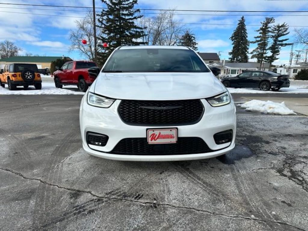 Used 2025 Chrysler Pacifica Limited Van Passenger Van