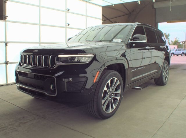 2022 Jeep Grand Cherokee Overland photo 3
