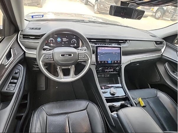 2023 Jeep Grand Cherokee Limited photo 2