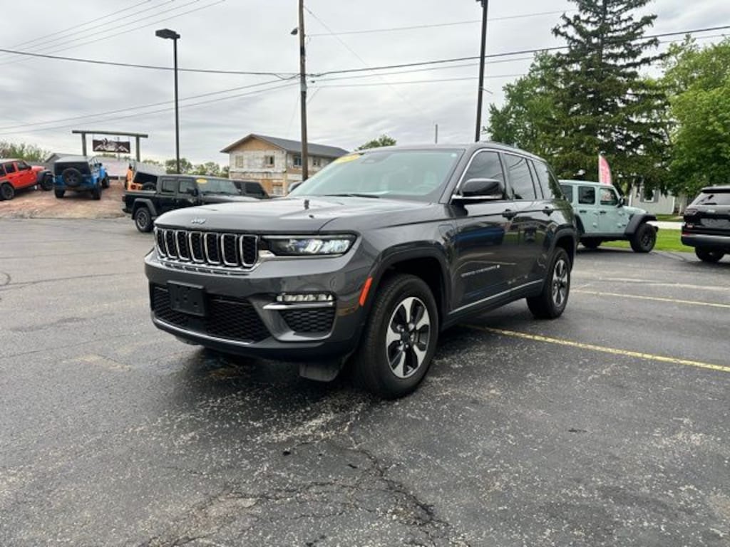 Used 2024 Jeep Grand Cherokee Base SUV