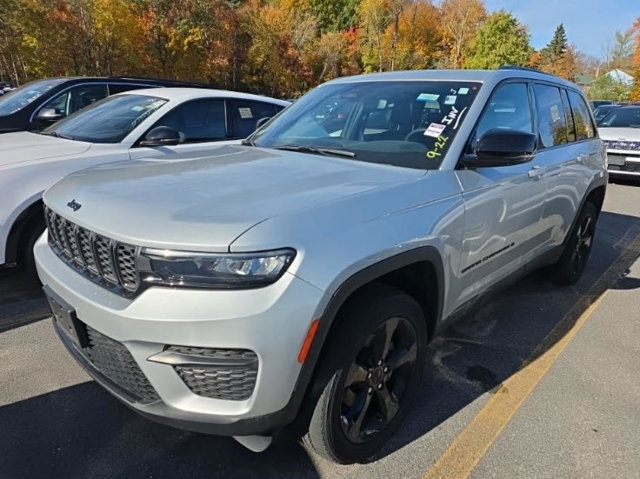 Used 2023 Jeep Grand Cherokee Laredo SUV