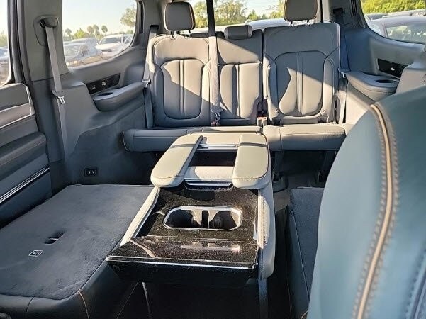 2023 Jeep Grand Wagoneer II photo 3