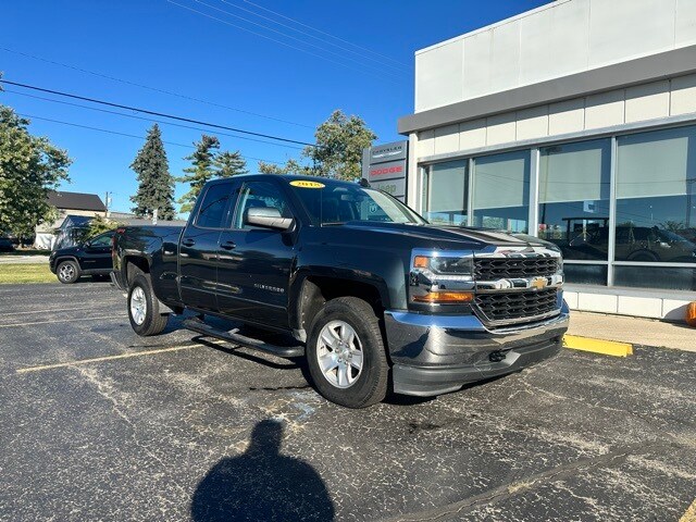 2018 Chevrolet Silverado 1500 LT photo 3