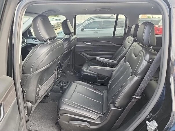 2023 Jeep Grand Cherokee Limited photo 4