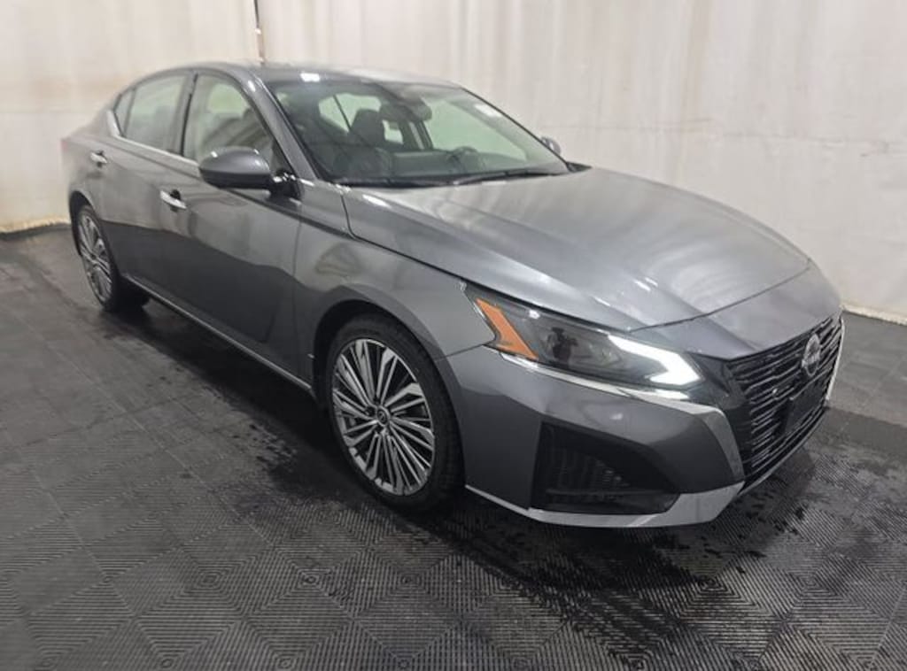 Used 2024 Nissan Altima Sedan