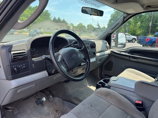 2005 Ford F-350 XL photo 2