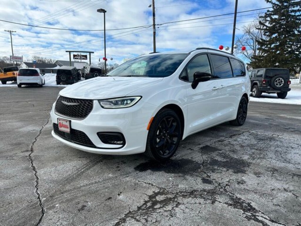 Used 2025 Chrysler Pacifica Limited Van Passenger Van