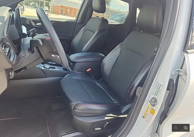 2023 Ford Escape ST-Line photo 4