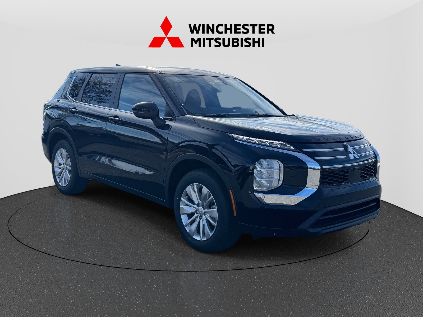 2025 Mitsubishi Outlander ES's photo