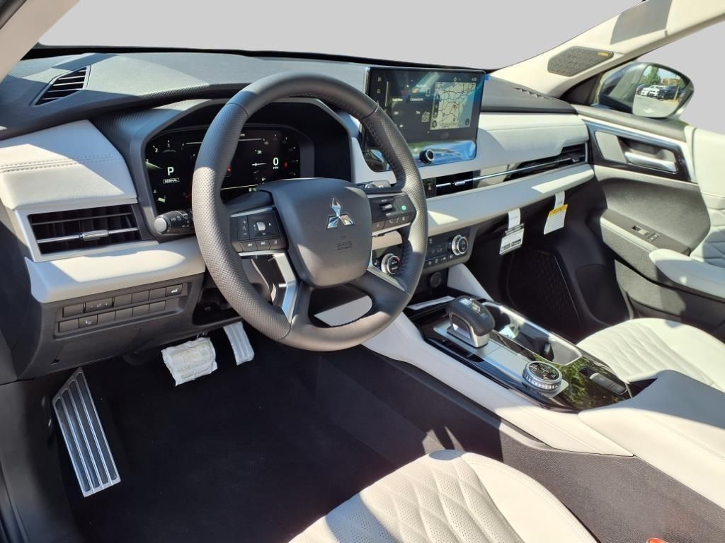 2025 Mitsubishi Outlander SEL Platinum Edition - Photo 17