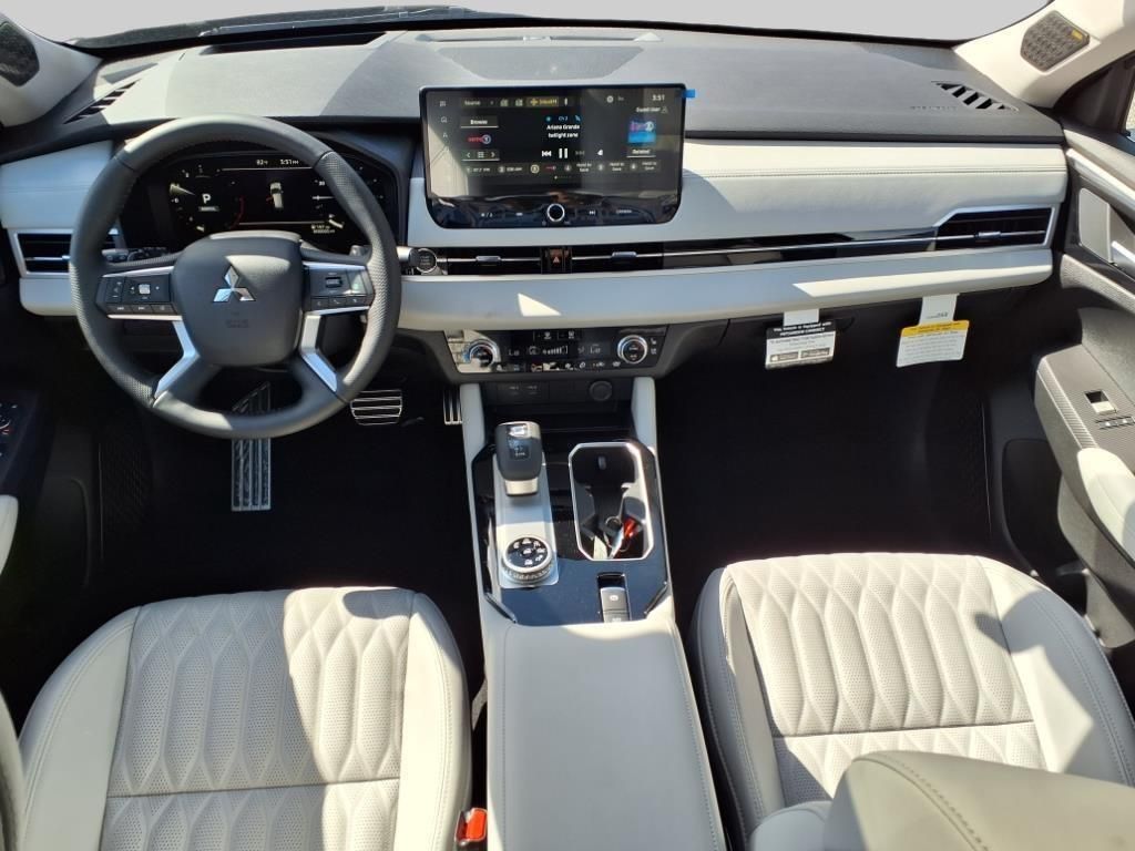 2025 Mitsubishi Outlander SEL Platinum Edition - Photo 10