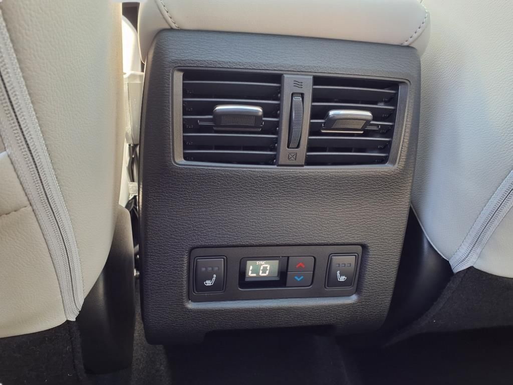 2025 Mitsubishi Outlander SEL Platinum Edition - Photo 11