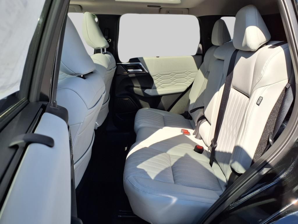 2025 Mitsubishi Outlander SEL Platinum Edition - Photo 12