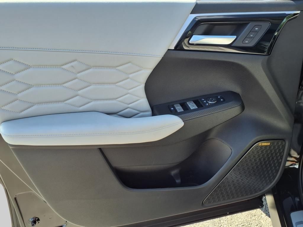 2025 Mitsubishi Outlander SEL Platinum Edition - Photo 16