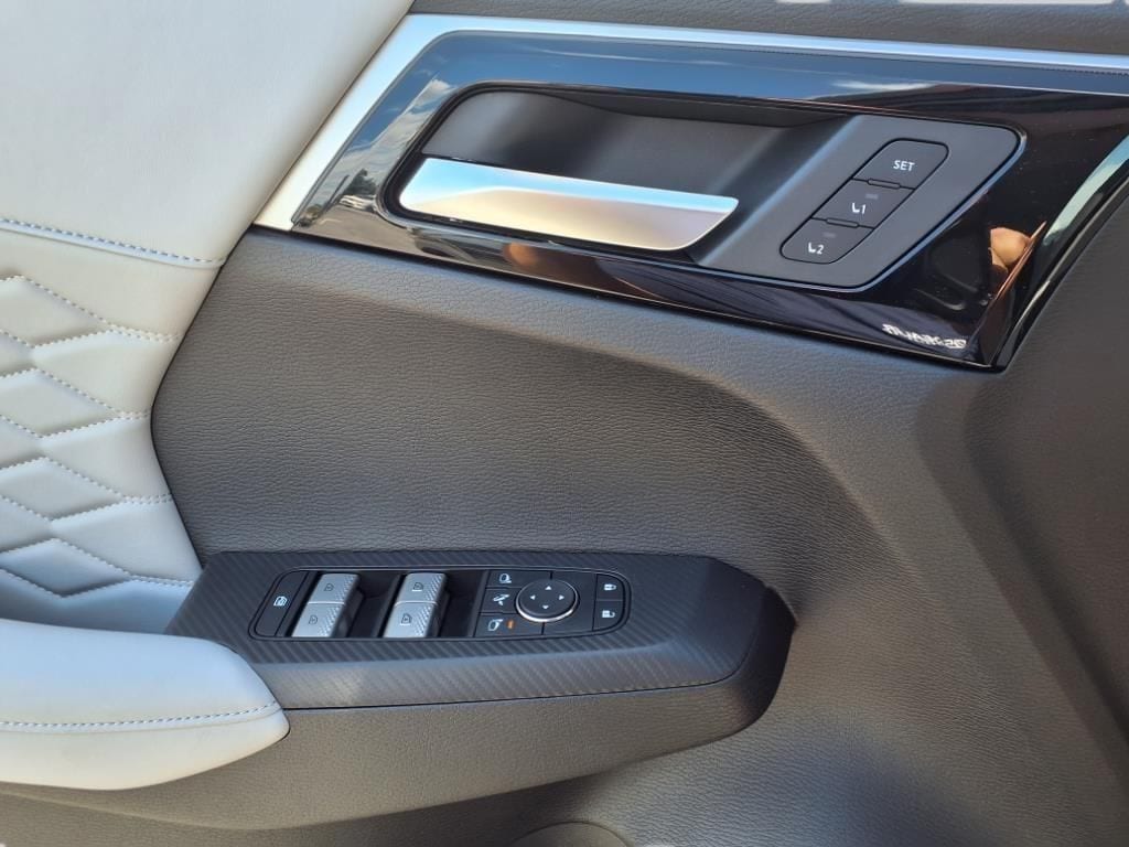 2025 Mitsubishi Outlander SEL Platinum Edition - Photo 25
