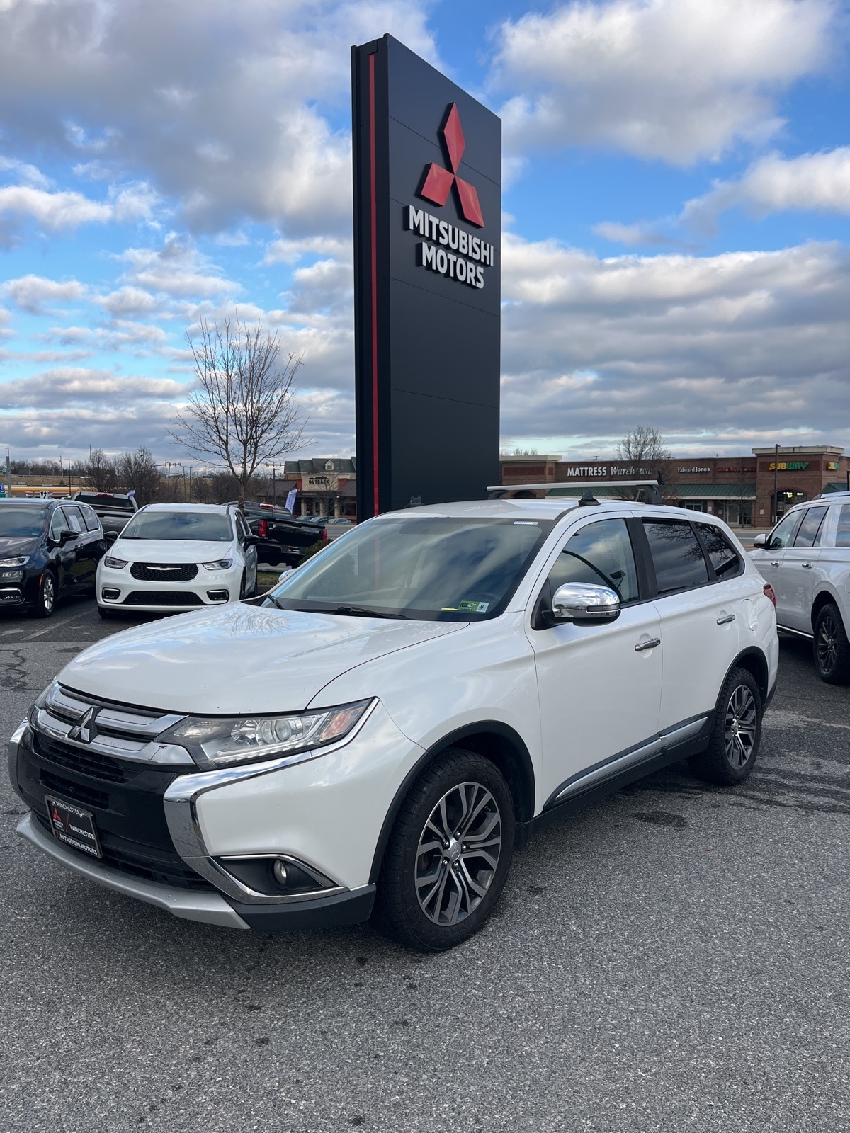 2016 Mitsubishi Outlander SE's photo