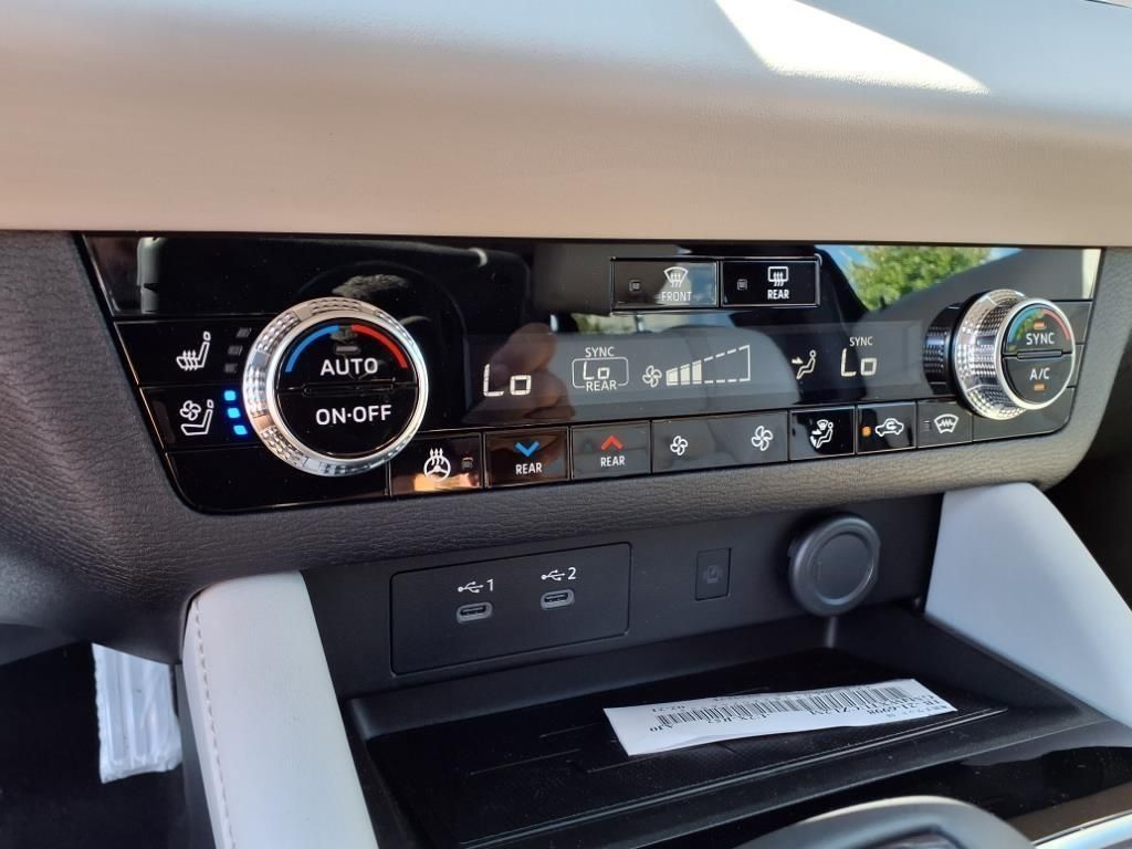 2025 Mitsubishi Outlander SEL Platinum Edition - Photo 22