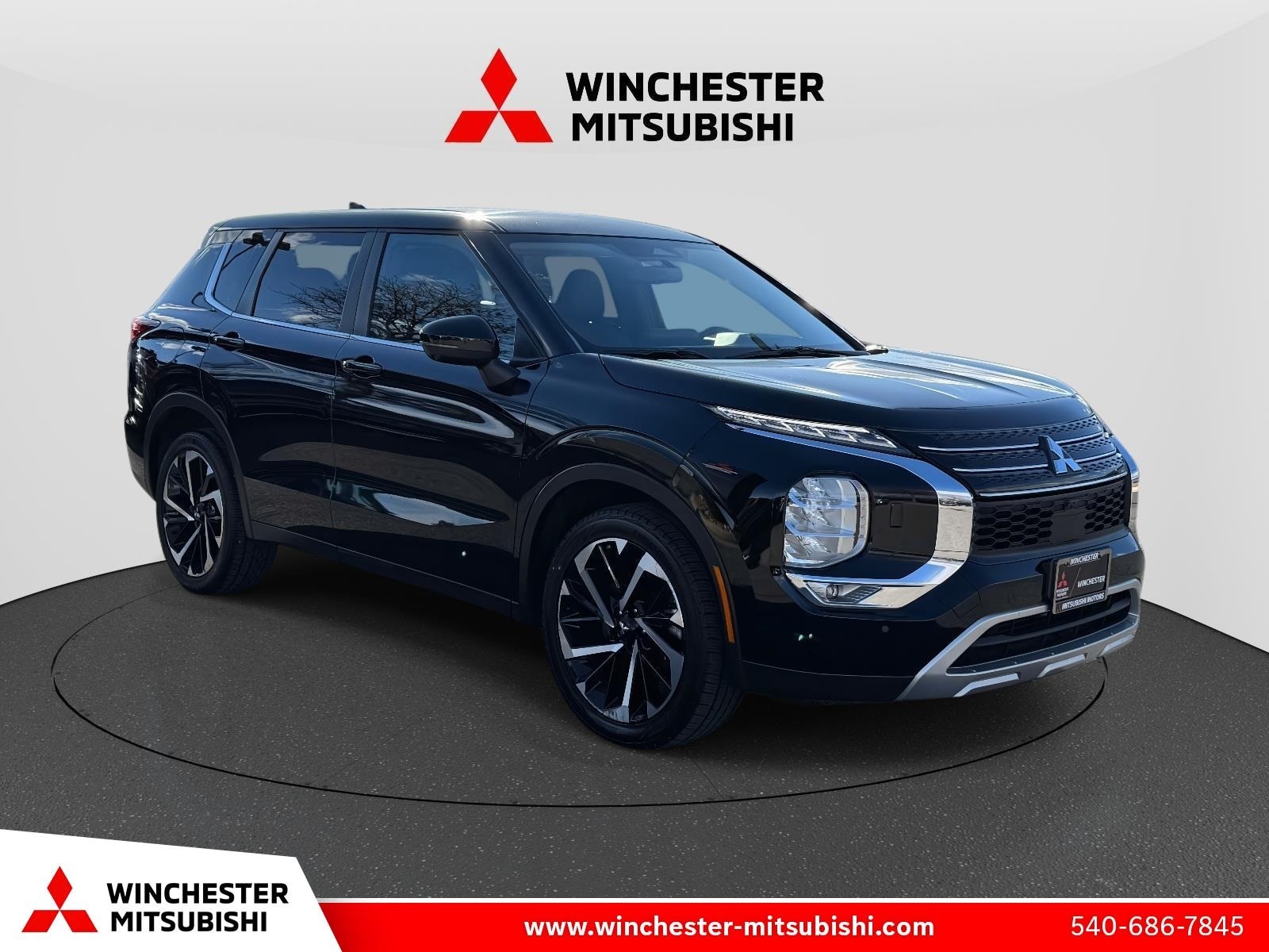 2024 Mitsubishi Outlander SE's photo