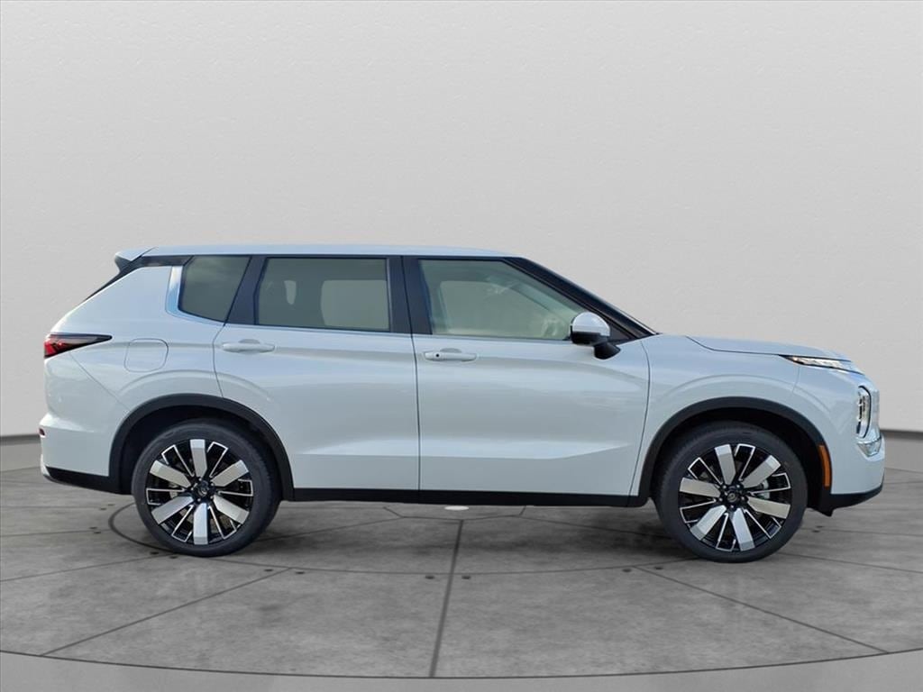 New 2025 Mitsubishi Outlander SE SUV