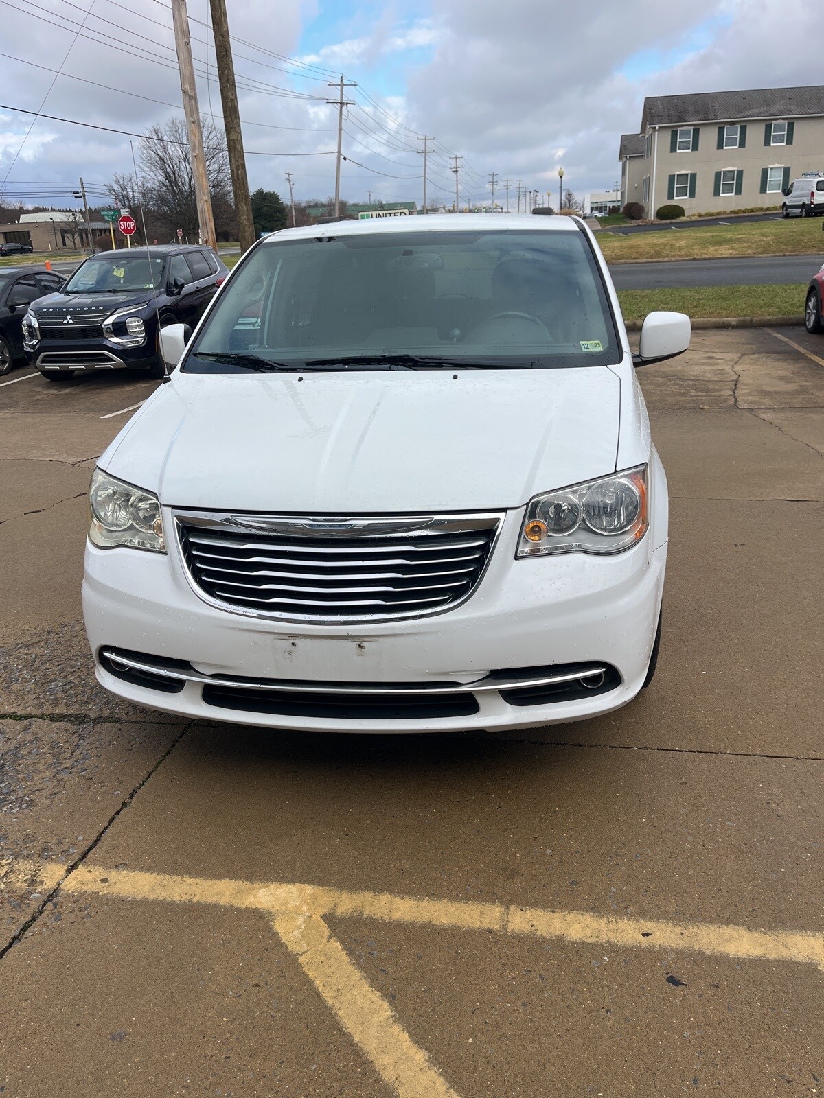 2016 Chrysler Town & Country Touring photo 2