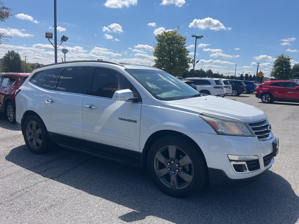 Used 2017 Chevrolet Traverse 2LT SUV