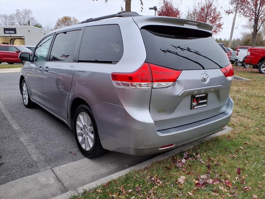 2012 Toyota Sienna LE photo 4