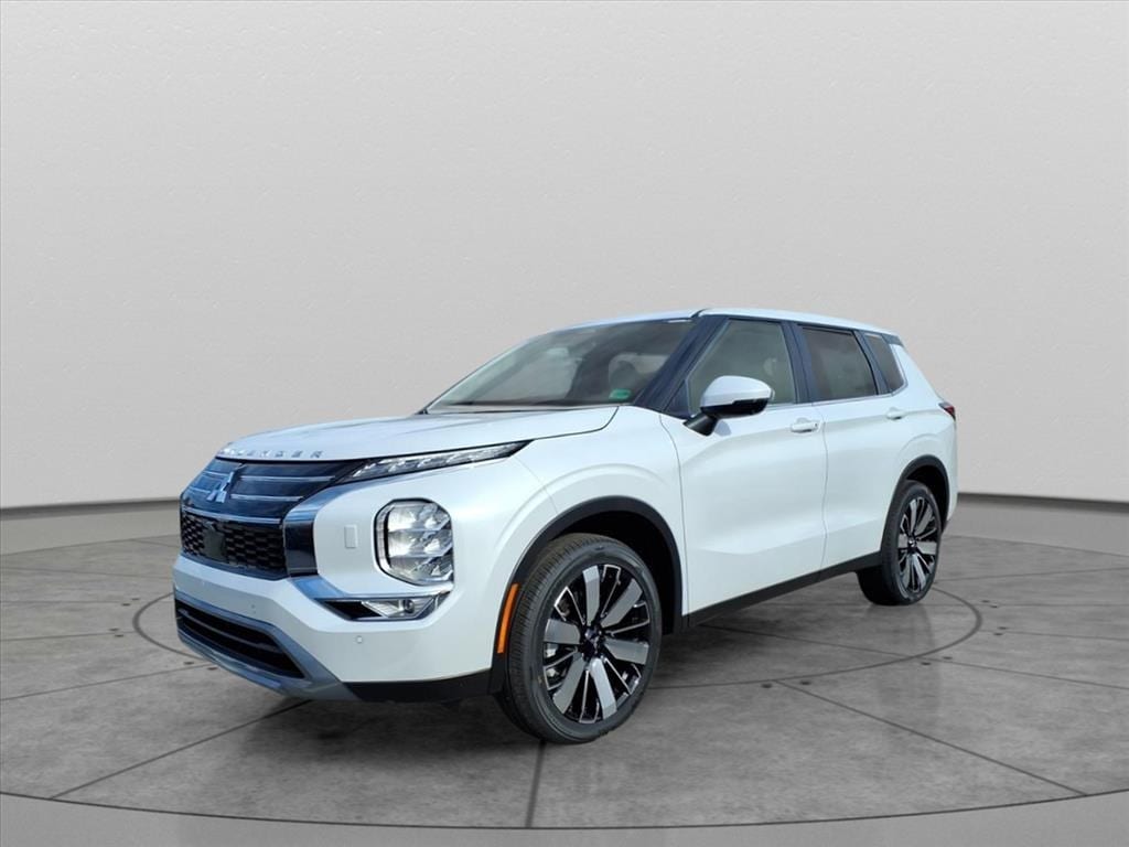 2025 Mitsubishi Outlander SE's photo