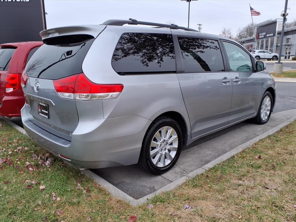 2012 Toyota Sienna LE photo 3