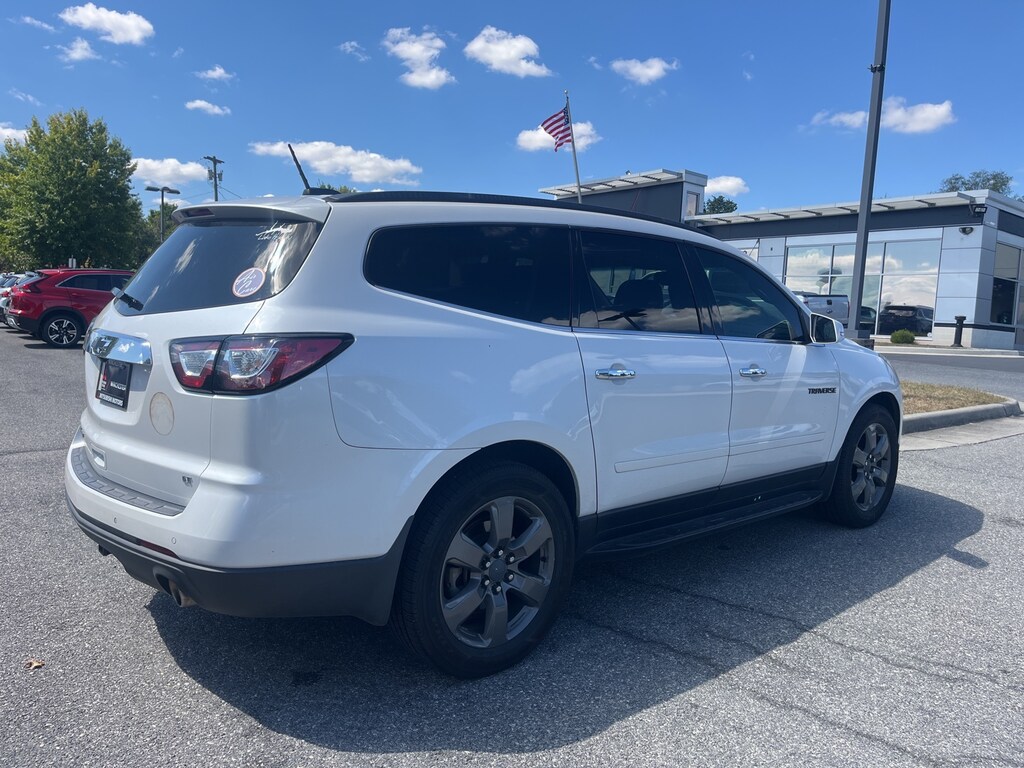 Used 2017 Chevrolet Traverse 2LT SUV