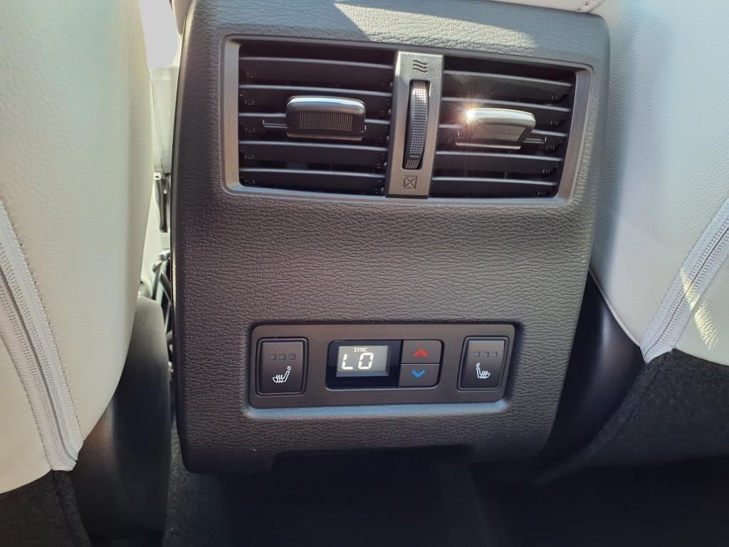 2025 Mitsubishi Outlander SEL Platinum Edition - Photo 11