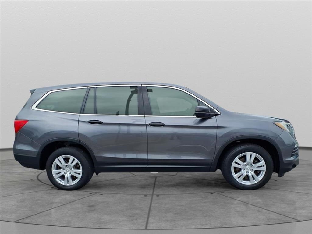 2017 Honda Pilot LX photo 4