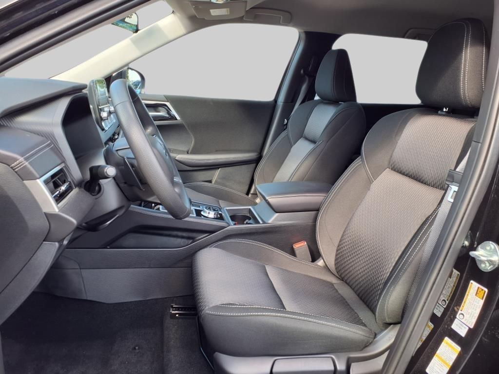 2025 Mitsubishi Outlander Plug-in Hybrid ES - Photo 11