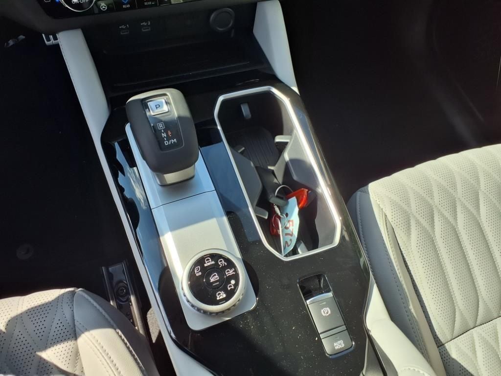2025 Mitsubishi Outlander SEL Platinum Edition - Photo 24