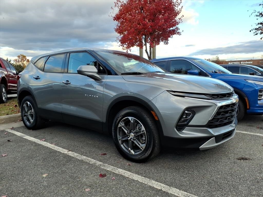 2025 Chevrolet Blazer 2LT photo 2