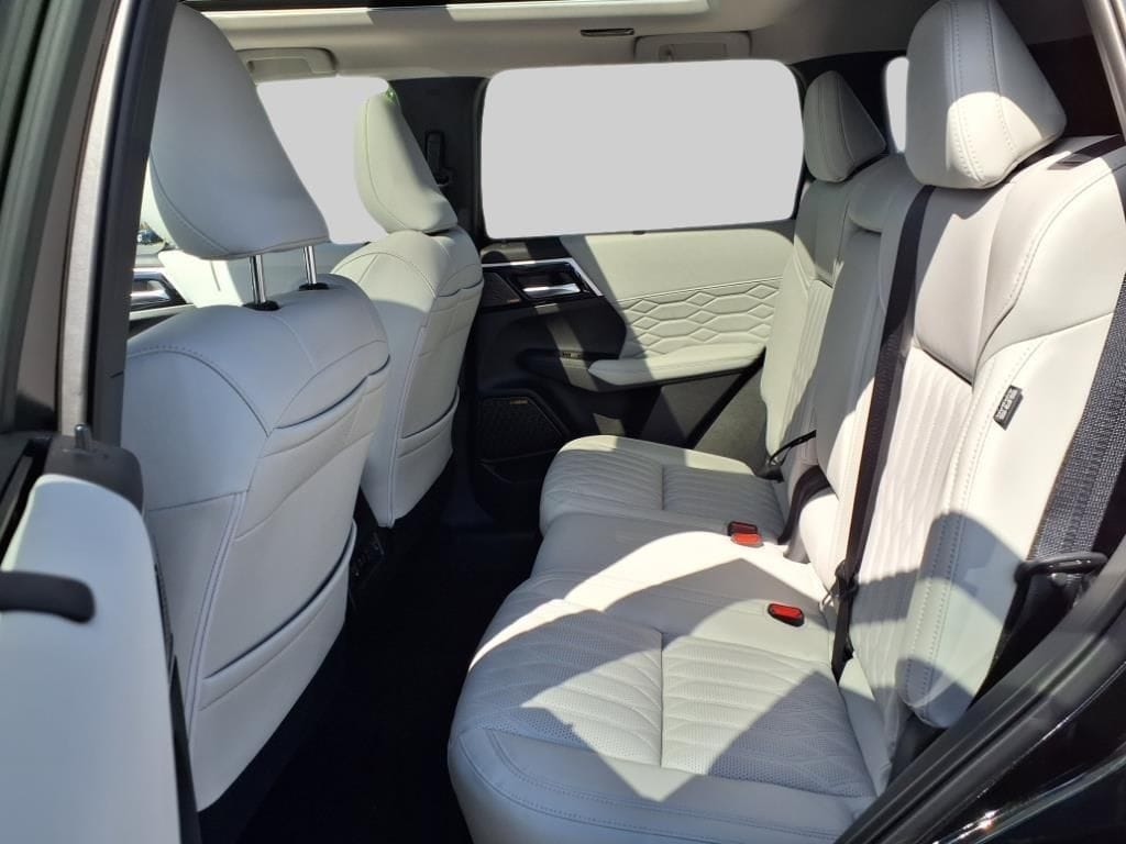 2025 Mitsubishi Outlander SEL Platinum Edition - Photo 12
