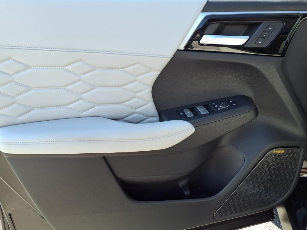 2025 Mitsubishi Outlander SEL Platinum Edition - Photo 16