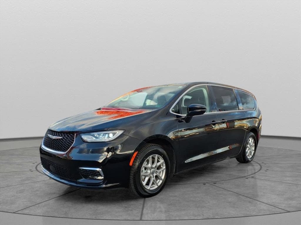 2024 Chrysler Pacifica Touring L's photo