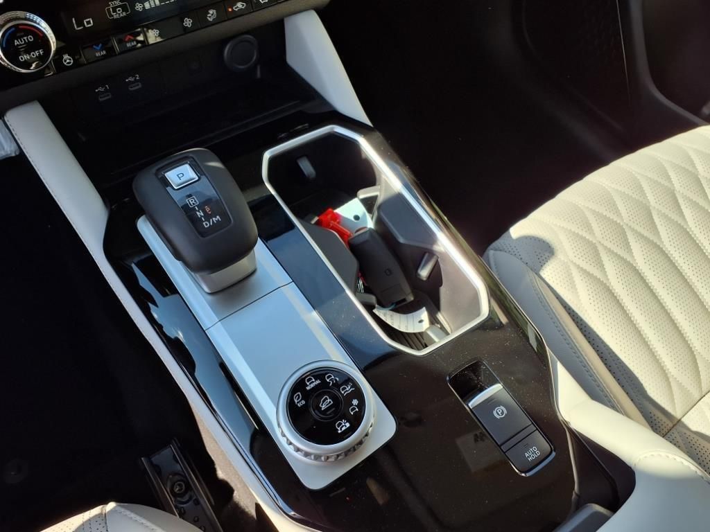 2025 Mitsubishi Outlander SEL Platinum Edition - Photo 24