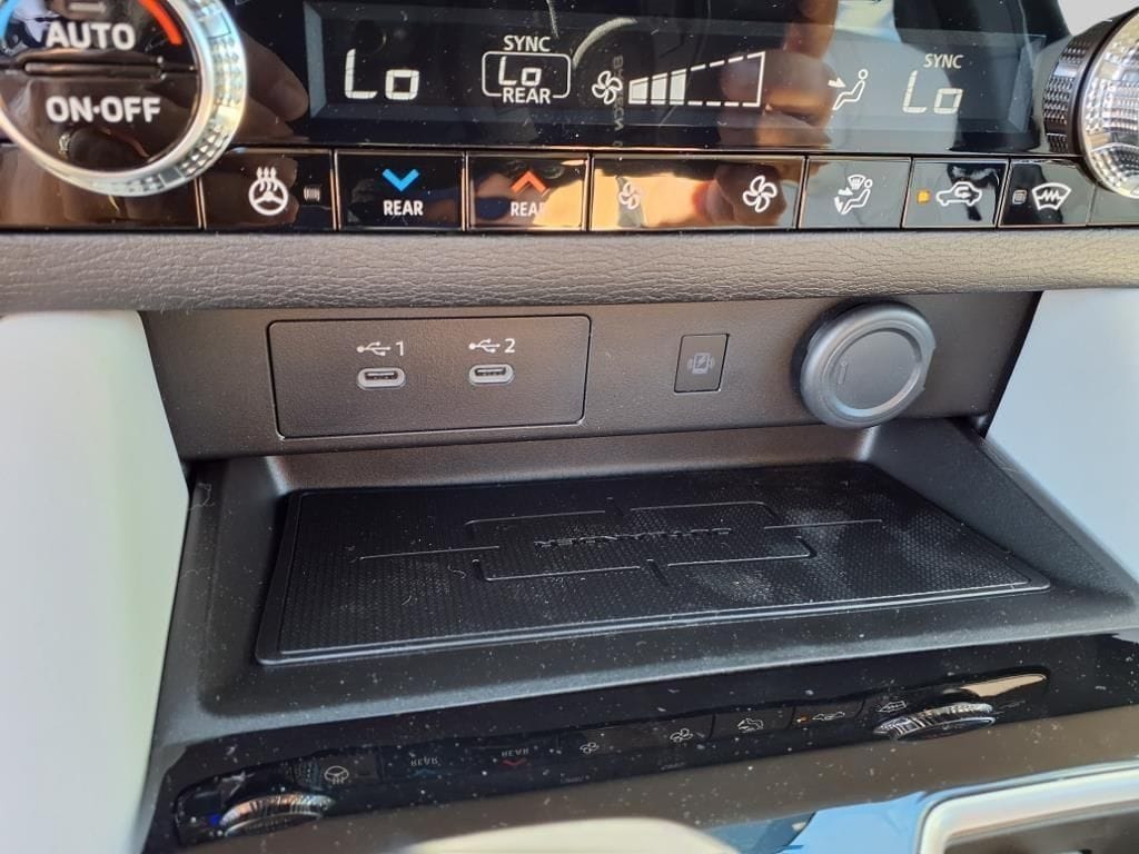 2025 Mitsubishi Outlander SEL Platinum Edition - Photo 23