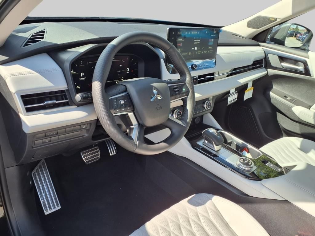 2025 Mitsubishi Outlander SEL Platinum Edition - Photo 17