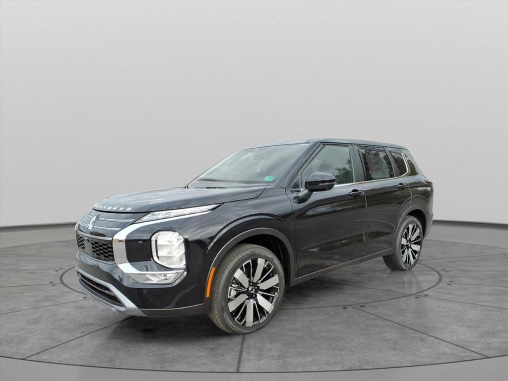 2025 Mitsubishi Outlander SE's photo