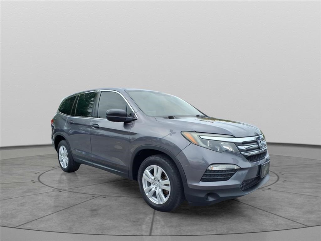 2017 Honda Pilot LX photo 3