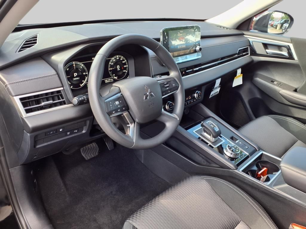 2025 Mitsubishi Outlander Plug-in Hybrid ES - Photo 13