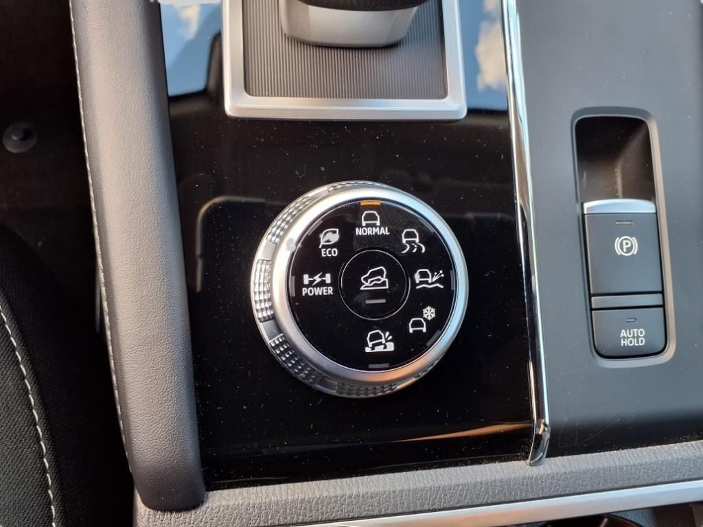 2025 Mitsubishi Outlander Plug-in Hybrid ES - Photo 23