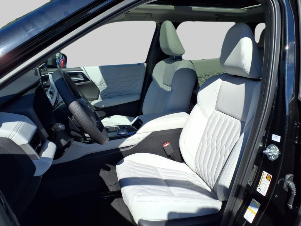2025 Mitsubishi Outlander SEL Platinum Edition - Photo 13